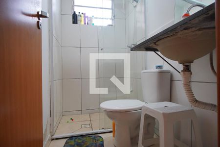 Banheiro  de apartamento para alugar com 2 quartos, 48m² em Protásio Alves, Porto Alegre