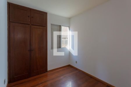 Quarto 1 de apartamento para alugar com 3 quartos, 105m² em Santo Antônio, Belo Horizonte
