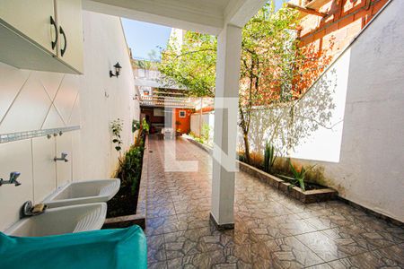 Casa à venda com 250m², 3 quartos e 4 vagas Casa à venda com 250m², 3 quartos e 4 vagasQuintal