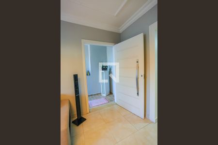 Hall de Entrada de casa à venda com 3 quartos, 150m² em Jardim Maria Rosa, Taboão da Serra