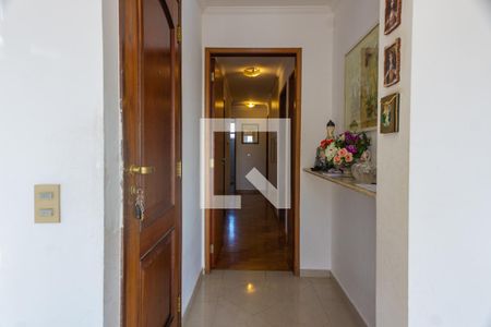 Corredor de apartamento à venda com 4 quartos, 174m² em Vila Ipojuca, São Paulo