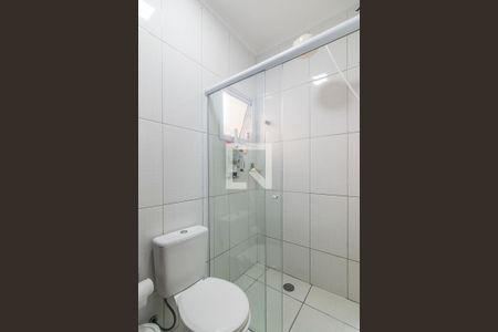 Banheiro da Suite de apartamento para alugar com 2 quartos, 60m² em Vila Guarani, Santo André