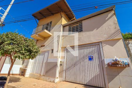 Casa à venda com 180m², 4 quartos e 1 vagaFachada