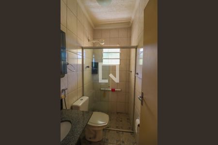 Casa à venda com 180m², 4 quartos e 1 vagaBanheiro 2