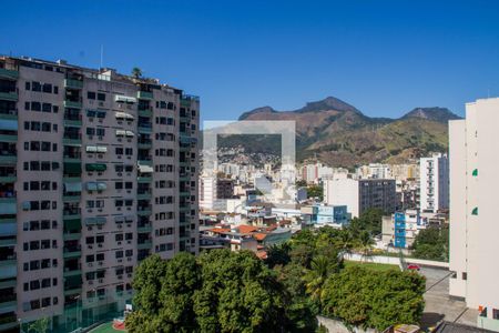 Apartamento à venda com 80m², 2 quartos e 2 vagasTerraço - Vista
