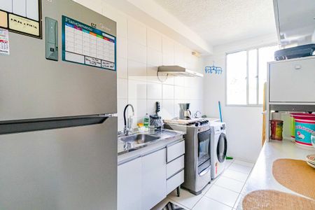 Cozinha de apartamento para alugar com 2 quartos, 50m² em Parque Ipe, São Paulo