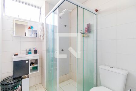 Banheiro de apartamento para alugar com 2 quartos, 50m² em Parque Ipe, São Paulo