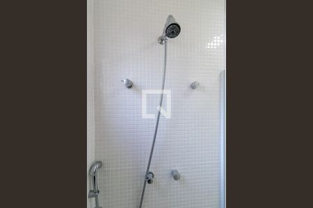 Apartamento à venda com 74m², 2 quartos e 2 vagasBanheiro da suíte