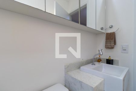 Apartamento à venda com 74m², 2 quartos e 2 vagasBanheiro da suíte