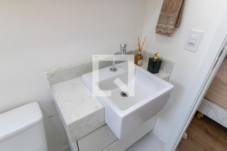 Apartamento à venda com 74m², 2 quartos e 2 vagasBanheiro da suíte