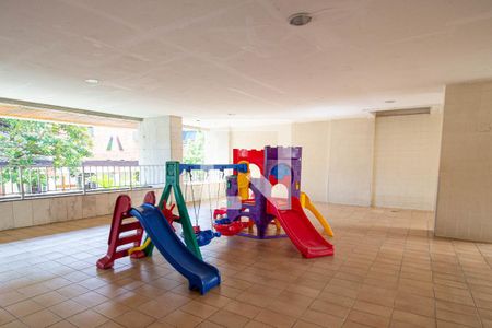 Apartamento à venda com 100m², 2 quartos e 2 vagasÁrea comum - Playground