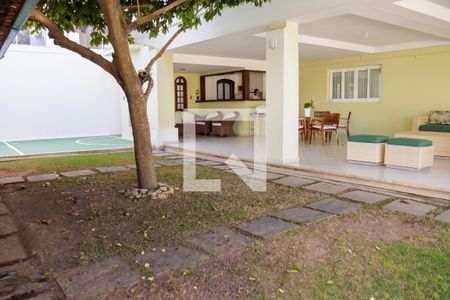 Casa à venda com 1200m², 6 quartos e 7 vagas Casa à venda com 1200m², 6 quartos e 7 vagasÁrea externa