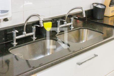 Casa à venda com 1200m², 6 quartos e 7 vagas Casa à venda com 1200m², 6 quartos e 7 vagasCozinha 1