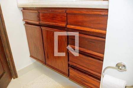 Casa à venda com 1200m², 6 quartos e 7 vagas Casa à venda com 1200m², 6 quartos e 7 vagasBanheiro 1