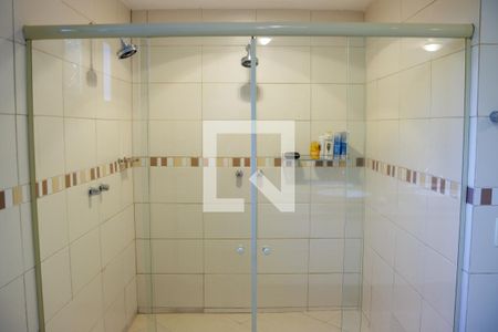 Casa à venda com 1200m², 6 quartos e 7 vagas Casa à venda com 1200m², 6 quartos e 7 vagasBanheiro da Suíte 1