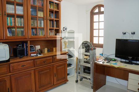 Casa à venda com 1200m², 6 quartos e 7 vagas Casa à venda com 1200m², 6 quartos e 7 vagasQuarto