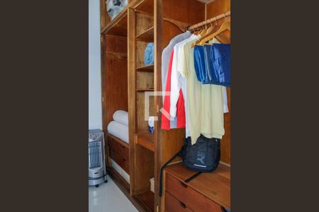 Casa à venda com 1200m², 6 quartos e 7 vagas Casa à venda com 1200m², 6 quartos e 7 vagasCloset da suíte 4