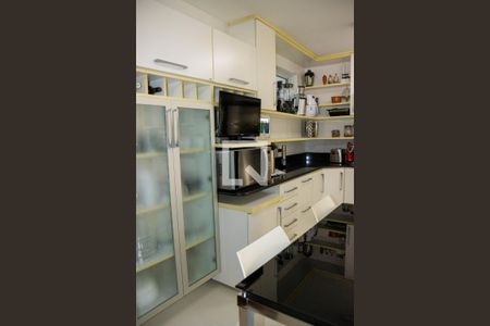 Casa à venda com 1200m², 6 quartos e 7 vagas Casa à venda com 1200m², 6 quartos e 7 vagasCozinha 1