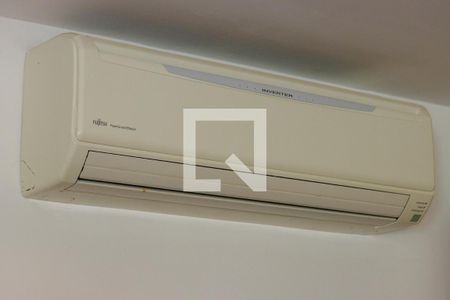 Casa à venda com 1200m², 6 quartos e 7 vagas Casa à venda com 1200m², 6 quartos e 7 vagasSala