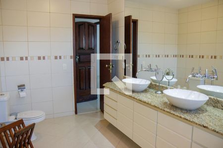 Casa à venda com 1200m², 6 quartos e 7 vagas Casa à venda com 1200m², 6 quartos e 7 vagasBanheiro da Suíte 1