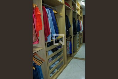 Casa à venda com 1200m², 6 quartos e 7 vagas Casa à venda com 1200m², 6 quartos e 7 vagasCloset da Suíte 1