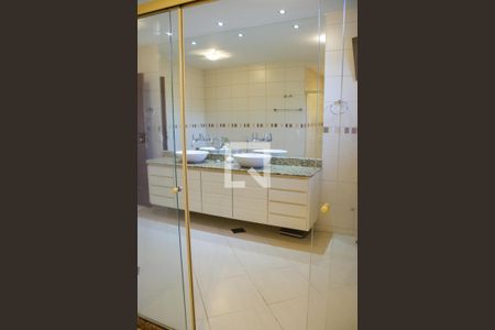 Casa à venda com 1200m², 6 quartos e 7 vagas Casa à venda com 1200m², 6 quartos e 7 vagasBanheiro da Suíte 1