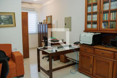 Casa à venda com 1200m², 6 quartos e 7 vagas Casa à venda com 1200m², 6 quartos e 7 vagasQuarto