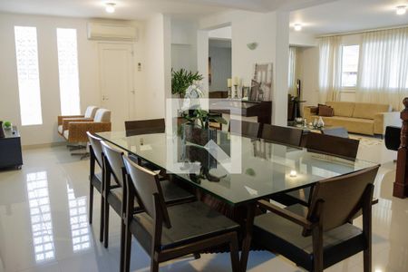 Sala de casa à venda com 6 quartos, 1200m² em Piratininga, Niterói