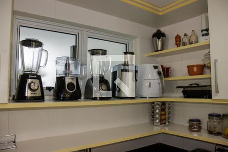 Casa à venda com 1200m², 6 quartos e 7 vagas Casa à venda com 1200m², 6 quartos e 7 vagasCozinha 1