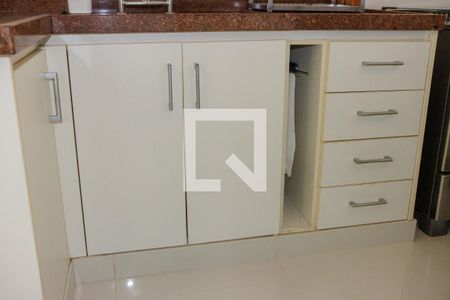 Casa à venda com 1200m², 6 quartos e 7 vagas Casa à venda com 1200m², 6 quartos e 7 vagasCozinha 2