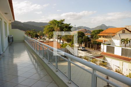 Casa à venda com 1200m², 6 quartos e 7 vagas Casa à venda com 1200m², 6 quartos e 7 vagasVaranda