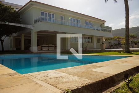 Casa à venda com 1200m², 6 quartos e 7 vagas Casa à venda com 1200m², 6 quartos e 7 vagasFachada