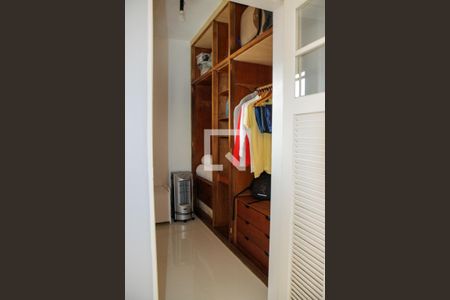 Casa à venda com 1200m², 6 quartos e 7 vagas Casa à venda com 1200m², 6 quartos e 7 vagasCloset da suíte 4