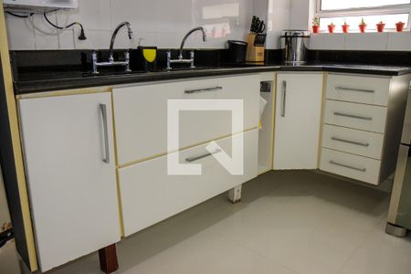 Casa à venda com 1200m², 6 quartos e 7 vagas Casa à venda com 1200m², 6 quartos e 7 vagasCozinha 1