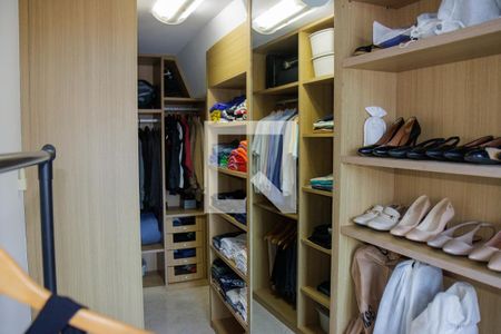 Casa à venda com 1200m², 6 quartos e 7 vagas Casa à venda com 1200m², 6 quartos e 7 vagasCloset da Suíte 1