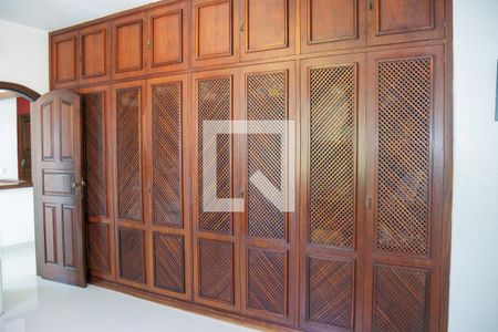 Casa à venda com 1200m², 6 quartos e 7 vagas Casa à venda com 1200m², 6 quartos e 7 vagasSuite 3