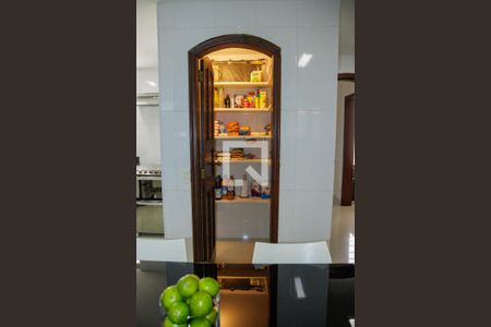 Casa à venda com 1200m², 6 quartos e 7 vagas Casa à venda com 1200m², 6 quartos e 7 vagasDespensa