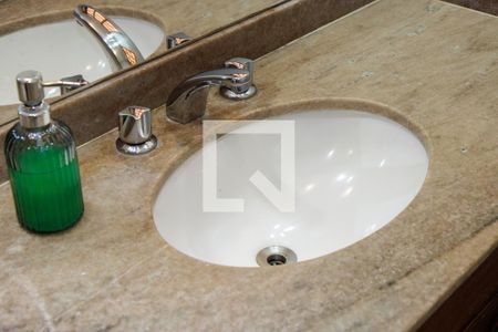 Casa à venda com 1200m², 6 quartos e 7 vagas Casa à venda com 1200m², 6 quartos e 7 vagasBanheiro da Suíte 4