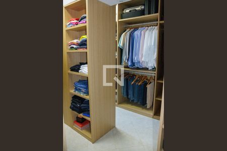 Casa à venda com 1200m², 6 quartos e 7 vagas Casa à venda com 1200m², 6 quartos e 7 vagasCloset da Suíte 1