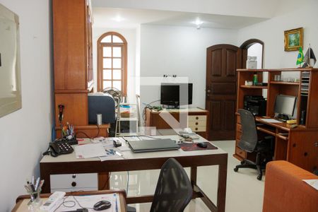 Casa à venda com 1200m², 6 quartos e 7 vagas Casa à venda com 1200m², 6 quartos e 7 vagasQuarto