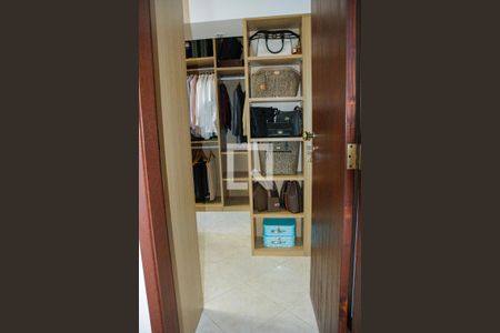 Casa à venda com 1200m², 6 quartos e 7 vagas Casa à venda com 1200m², 6 quartos e 7 vagasCloset da Suíte 1