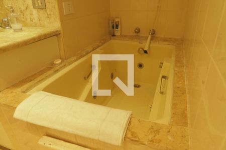 Apartamento para alugar com 110m², 2 quartos e 2 vagasBanheiro da Suíte (hidromassagem)