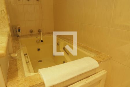 Apartamento para alugar com 110m², 2 quartos e 2 vagasBanheiro da Suíte (hidromassagem)