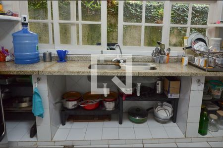 Casa de condomínio à venda com 318m², 4 quartos e sem vagaCozinha