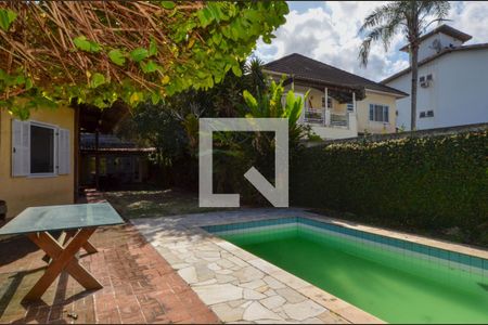 Casa de condomínio à venda com 318m², 4 quartos e sem vagaÁrea externa