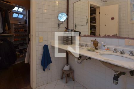 Casa de condomínio à venda com 318m², 4 quartos e sem vagaBanheiro da suite 2