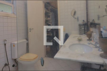 Casa de condomínio à venda com 318m², 4 quartos e sem vagaBanheiro da suite 2