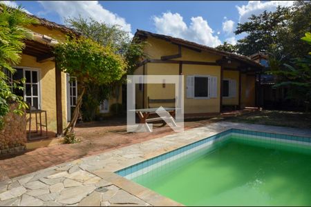 Casa de condomínio à venda com 318m², 4 quartos e sem vagaÁrea externa