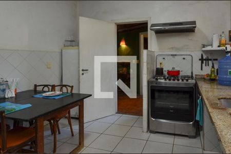 Casa de condomínio à venda com 318m², 4 quartos e sem vagaCozinha