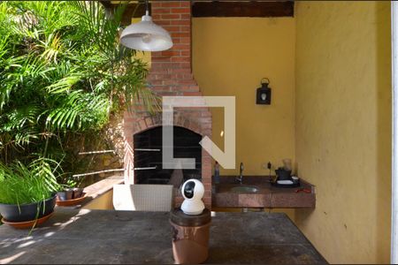 Casa de condomínio à venda com 318m², 4 quartos e sem vagaÁrea externa